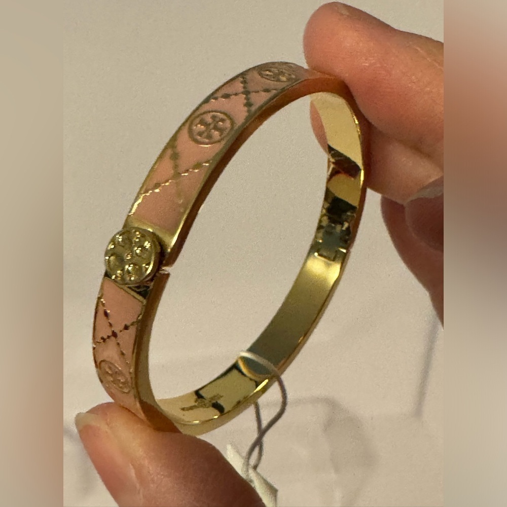 Tory Burch NWT Icon T Monogram Hinge Gold-Toned Pink Enamel Bangle Bracelet - Picture 10 of 11